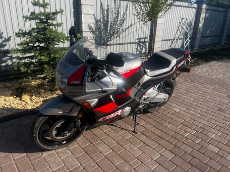 1992 Honda CBR 600F, красный, 330000 рублей, вид 1