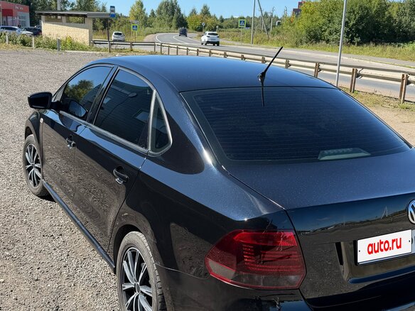 2014 Volkswagen Polo V, чёрный, 700000 рублей - вид 3