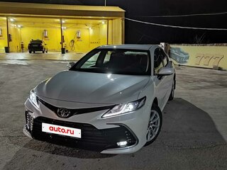 2021 Toyota Camry VIII (XV70) Рестайлинг, белый, 3300000 рублей, вид 4