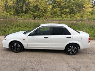 2001 Mazda Familia VIII (BJ), белый, 245000 рублей, вид 3