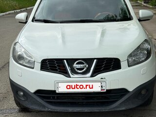 2013 Nissan Qashqai I Рестайлинг, белый, 800000 рублей, вид 2