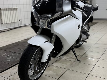 2010 Honda VFR 1200, белый, 730000 рублей, вид 4