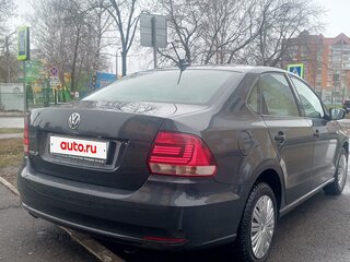 2017 Volkswagen Polo V Рестайлинг, серый, 950000 рублей, вид 3
