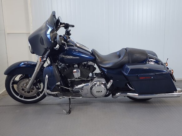 2011 Harley-Davidson Street Glide, синий, 999000 рублей - вид 3