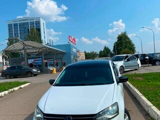 2016 Volkswagen Polo V Рестайлинг, бежевый, 580000 рублей, вид 2