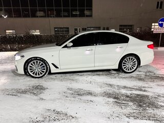 2017 BMW 5 серии 540i xDrive VII (G30/G31/G38), белый, 4500000 рублей, вид 4