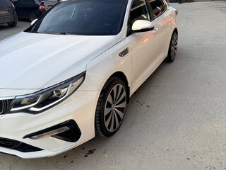 2019 Kia Optima IV Рестайлинг, белый, 1300000 рублей, вид 1