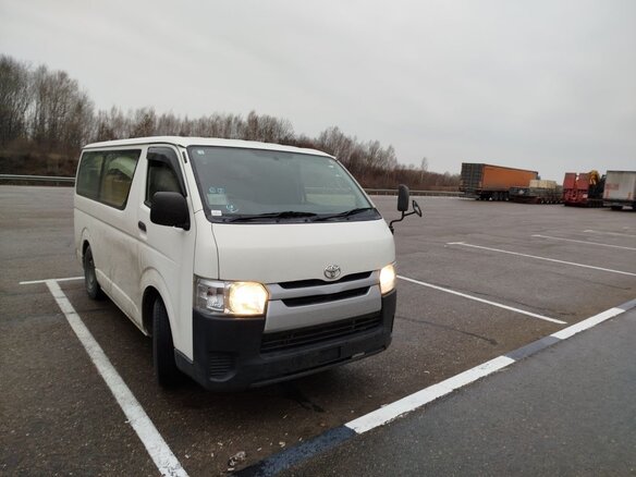 2017 Toyota HiAce, белый, 3900000 рублей
