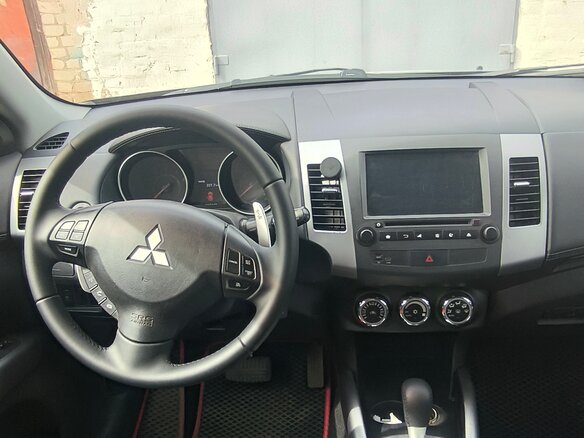 2011 Mitsubishi Outlander II Рестайлинг, чёрный, 1620000 рублей - вид 4