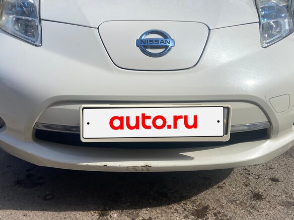 2013 Nissan Leaf (EM57) I (ZE0/AZE0), белый, 1250000 рублей - вид 14