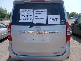 2013 Toyota Noah II (R70), серебристый, 2440000 рублей, вид 3