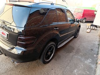 2005 Mercedes-Benz M-Класс 500 II (W164), чёрный, 899000 рублей, вид 4