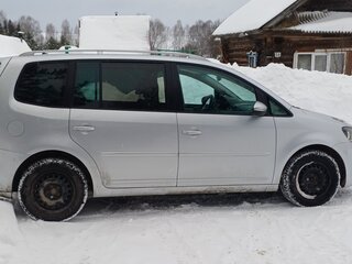 2011 Volkswagen Touran I Рестайлинг 2, серебристый, 1050000 рублей, вид 2