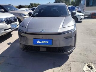 2025 Toyota bZ3X 50 kWh, серебристый, 1990325 рублей, вид 2