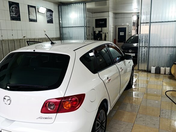 2004 Mazda Axela I, белый, 450000 рублей - вид 3