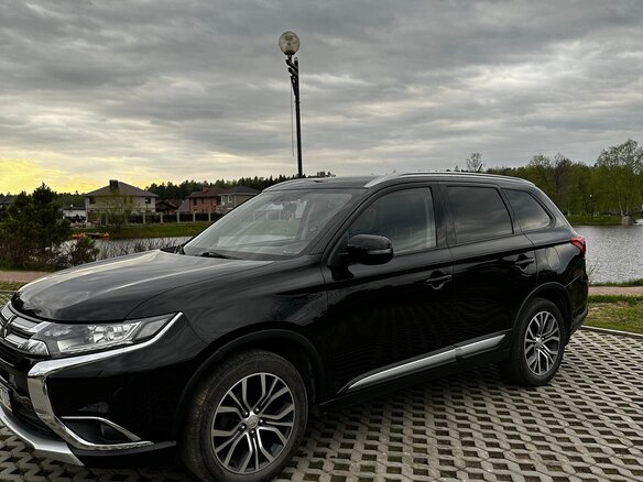 2016 Mitsubishi Outlander III Рестайлинг 2, чёрный, 1700000 рублей - вид 3
