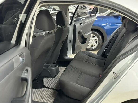 2013 Volkswagen Jetta VI, серебристый, 695000 рублей - вид 9