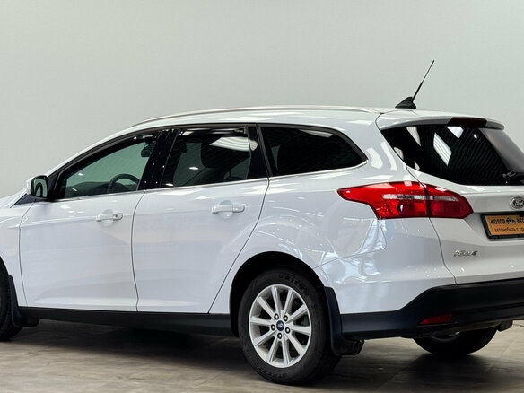 2017 Ford Focus III Рестайлинг, белый, 1150000 рублей - вид 2