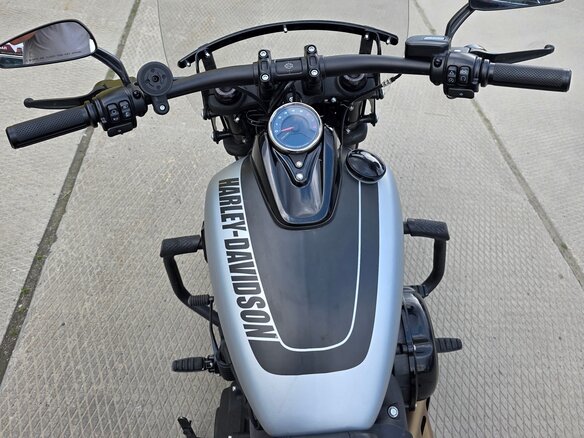 2020 Harley-Davidson Fat Bob, серебристый, 1500000 рублей - вид 9