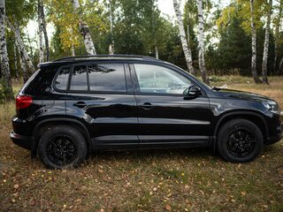 2016 Volkswagen Tiguan I Рестайлинг, чёрный, 1720000 рублей, вид 4