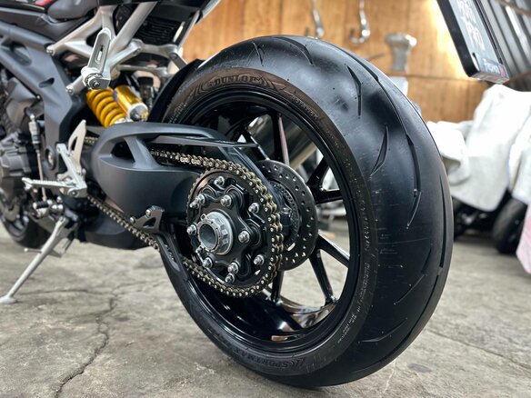2021 Triumph Speed Triple, чёрный, 1390000 рублей - вид 30