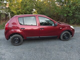 2010 Renault Sandero I, красный, 400000 рублей, вид 2