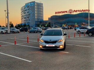 2016 Kia Rio III Рестайлинг, серебристый, 1170000 рублей, вид 3