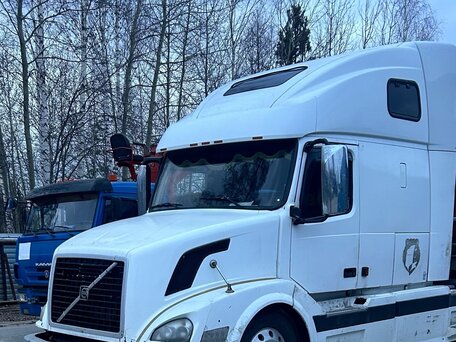 2004 Volvo VN, белый, 2500000 рублей, вид 4