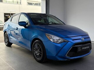 2017 Toyota Yaris DJ/DL, синий, 1095000 рублей, вид 3