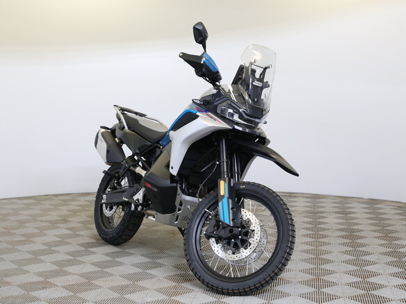 2026 CFMoto 800MT-X, чёрный - вид 1