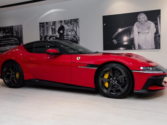 2025 Ferrari 12Cilindri, красный - вид 3