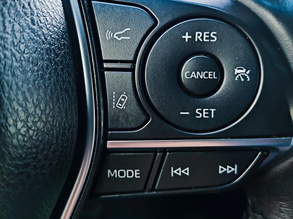 2019 Toyota Camry VIII (XV70), белый, 3700000 рублей - вид 28