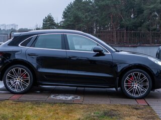 2017 Porsche Macan GTS I, чёрный, 3875259 рублей, вид 4