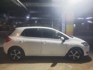 2007 Toyota Auris I, белый, 700000 рублей, вид 2