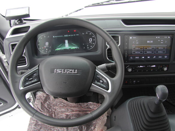 2026 Isuzu Elf (N-series), белый, 6090000 рублей - вид 14