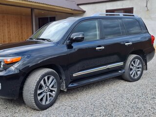2015 Toyota Land Cruiser 200 Series Рестайлинг 1, чёрный, 5900000 рублей, вид 3