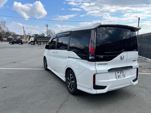 2017 Honda Stepwgn Spada V Рестайлинг, белый, 1855000 рублей - вид 5