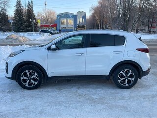 2020 Kia Sportage IV Рестайлинг, белый, 2400000 рублей, вид 5
