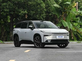 2026 Toyota bZ3X 58.3 kWh, серебристый, 2750000 рублей, вид 3