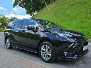 2021 Toyota Sienna IV, чёрный, 3299999 рублей, вид 3