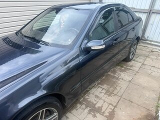 2001 Mercedes-Benz C-Класс 180 II (W203), чёрный, 400000 рублей, вид 3