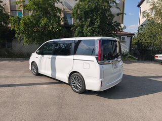2018 Toyota Noah III (R80) Рестайлинг, белый, 2200000 рублей, вид 4