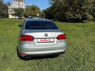 2011 Volkswagen Jetta VI, серебристый, 730000 рублей, вид 4