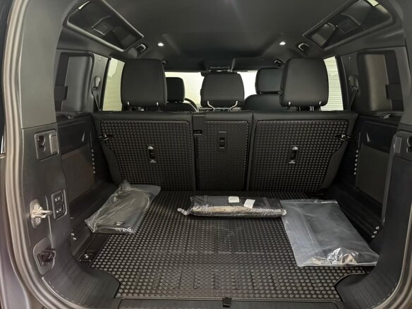 2026 Land Rover Defender 110 II, чёрный - вид 21