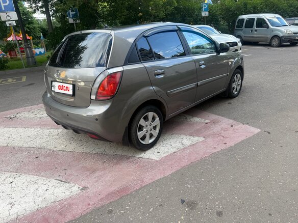 2011 Kia Rio II Рестайлинг, серебристый, 430000 рублей - вид 3