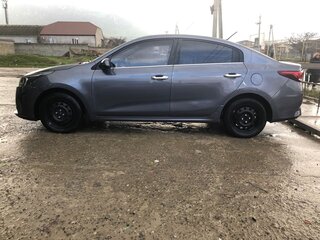 2021 Kia Rio IV Рестайлинг, серый, 1480000 рублей, вид 4