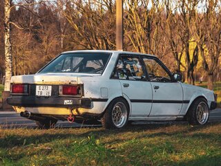 1986 Toyota Carina III (A60), белый, 400000 рублей, вид 5