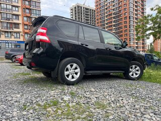 2013 Toyota Land Cruiser Prado 150 Series Рестайлинг 1, чёрный, 2950000 рублей, вид 1