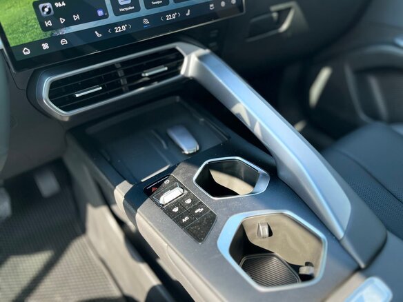 2026 Omoda C5 II, красный, 2929000 рублей - вид 9