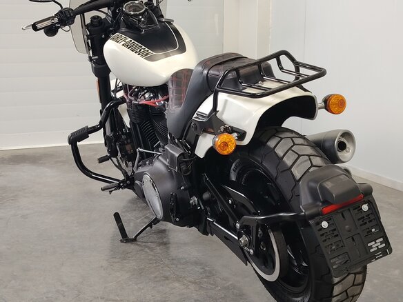 2018 Harley-Davidson Fat Bob, белый, 1449000 рублей - вид 6